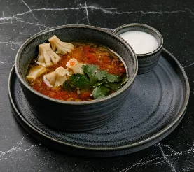 Наваристый суп из говядины с мини-хинкали