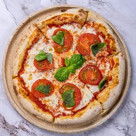 Пицца "Маргарита" с ароматным базиликом